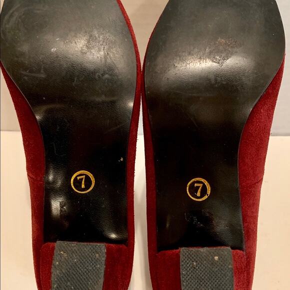 Maggie Lawrence Vintage Style Gold Crest Slip Ons - Picture 7 of 7